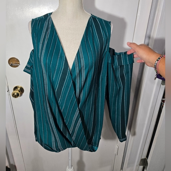 Worthington Woman Striped Cold Shoulder Faux Wrap Blouse Sz 0x - Picture 5 of 8